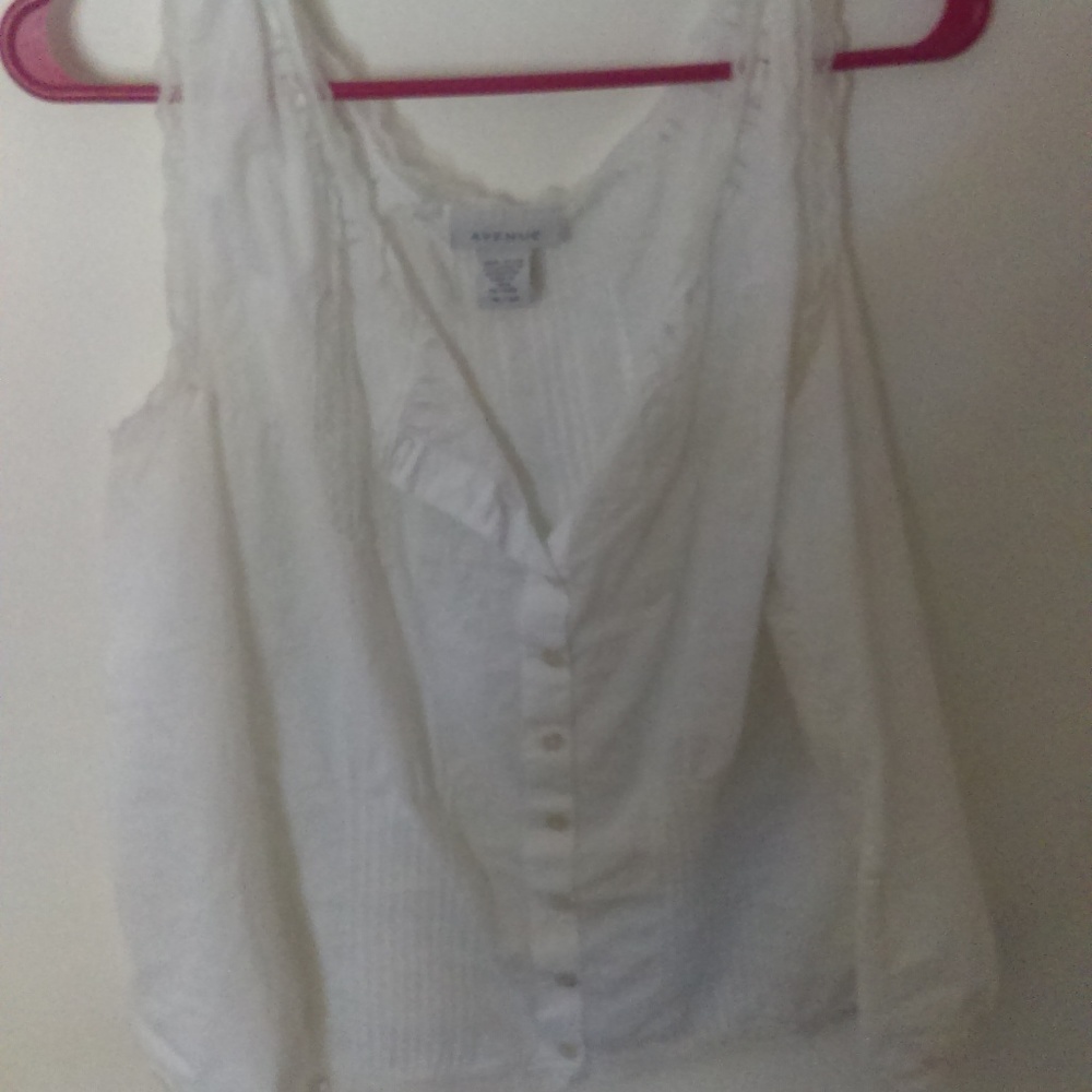 Avenue white top